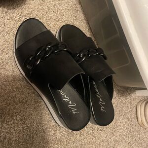 Black Women's Slide Sandals